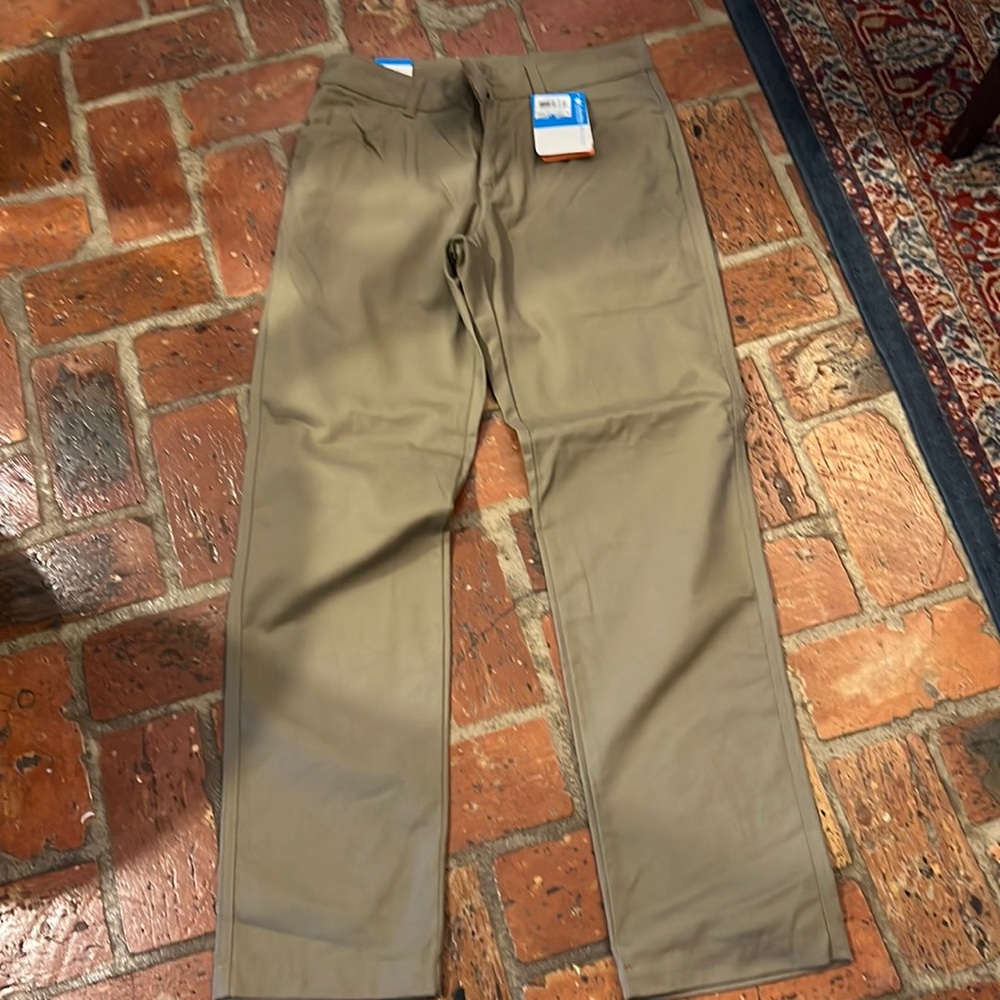 Mens Columbia dark khaki pants. New With Tags! Size 30X32